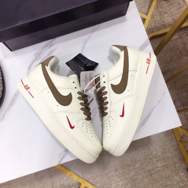 Nike Air Force بيج بني