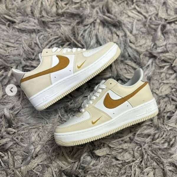 Nike Air Force بيج عسلي