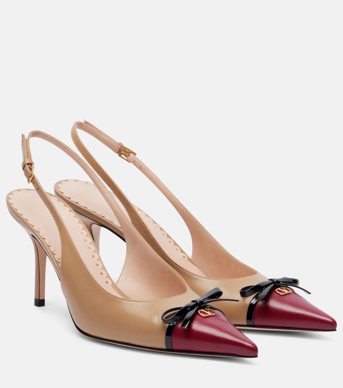 4baca47b-34e8-462e-820e-8779ebbcd9ec-1.jpg Valentino Garavani Bepointy Heels - الصورة 1