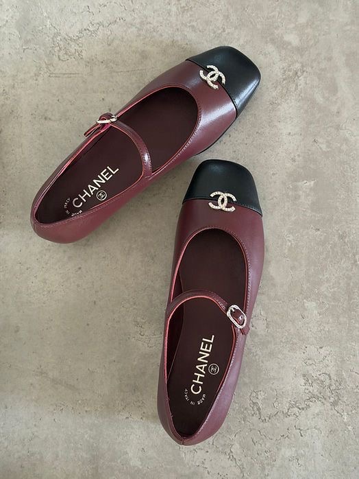 81e4a244-60a0-4a66-9fbc-1e77178a581e-1.jpg Chanel Mary Jane Flat - الصورة 1