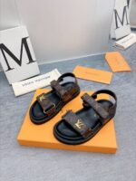 ⁦Louis Vuitton Sunset Flat Comfort Sandal⁩ - الصورة ⁦3⁩