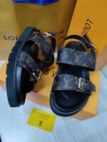 ⁦Louis Vuitton Flat Sandal⁩ - الصورة ⁦2⁩