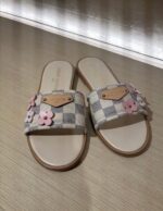 ⁦Louis Vuitton Lily Flat Mule Slipper⁩ - الصورة ⁦2⁩