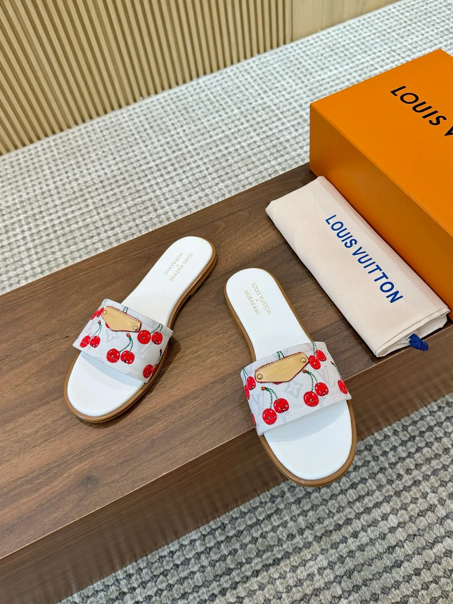 image-5-1.webp Louis Vuitton Lily Flat Mule Slipper - الصورة 1