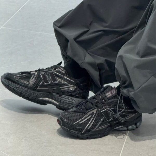 New Balance 1906A Schwarz