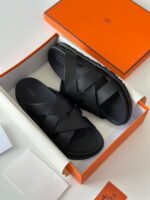 ⁦Louis Vuitton slippers⁩ - الصورة ⁦2⁩