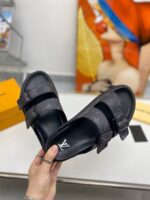 ⁦Louis Vuitton slippers⁩ - الصورة ⁦2⁩