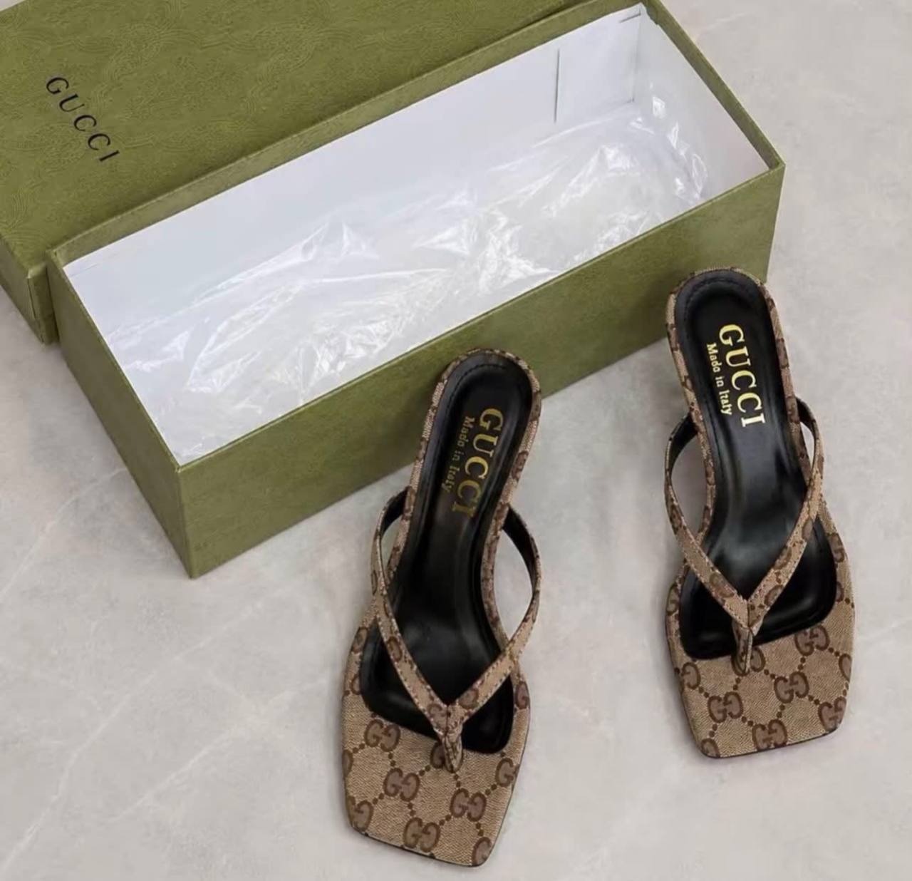 89f7d51c-ea22-439e-b481-72de1470dd9b-1.jpg Gucci High Slipper - الصورة 1